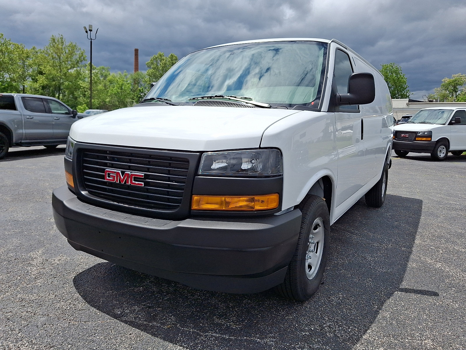 New 2026 GMC Savana 3500 w/ Driver Convenience Package RWD image 5