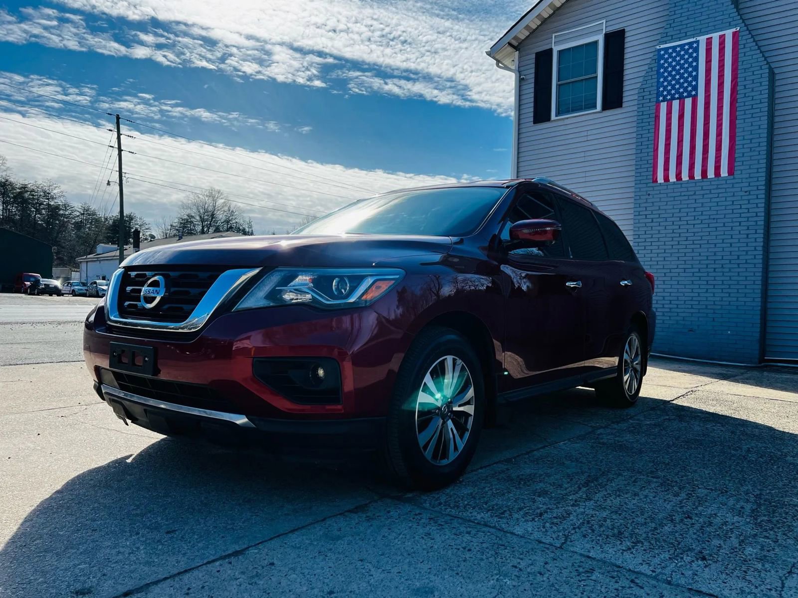 Used 2020 Nissan Pathfinder SL image 2
