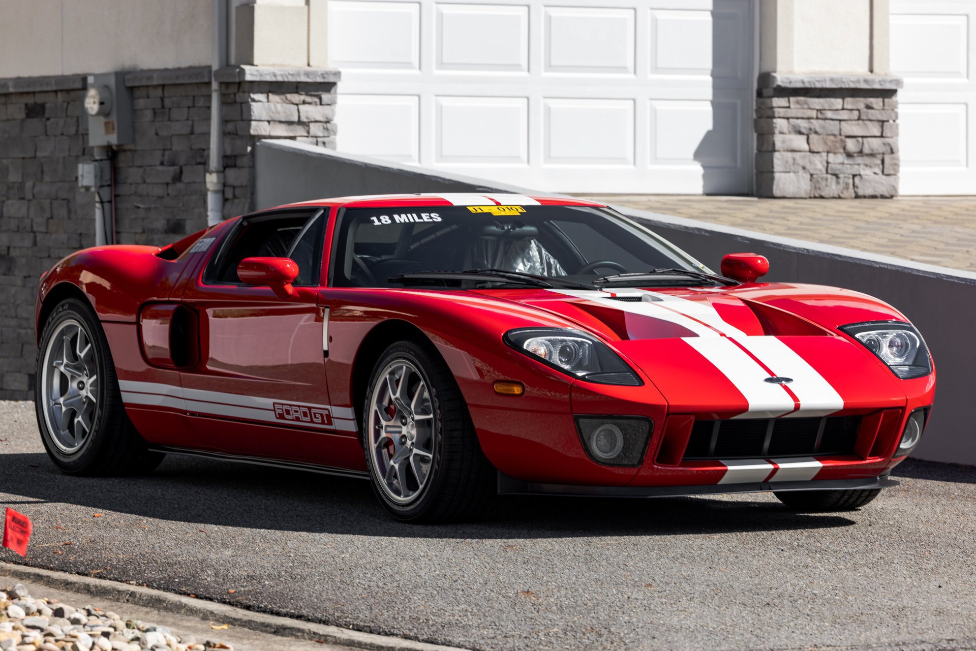 Used 2006 Ford GT RWD image 5