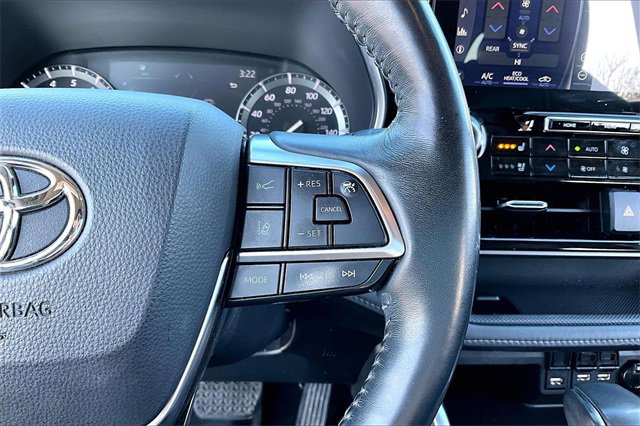 Used 2021 Toyota Highlander Limited image 12