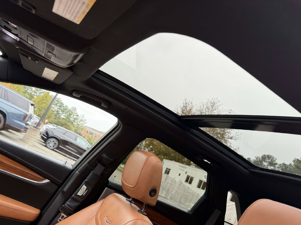 Used 2020 Cadillac XT5 Premium Luxury w/ LPO, Premium Carpet Package FWD image 17