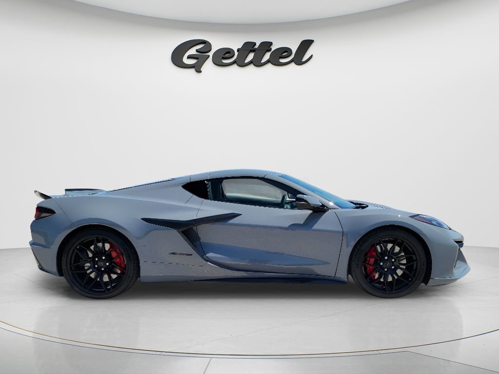 Used 2025 Chevrolet Corvette Z06 image 3