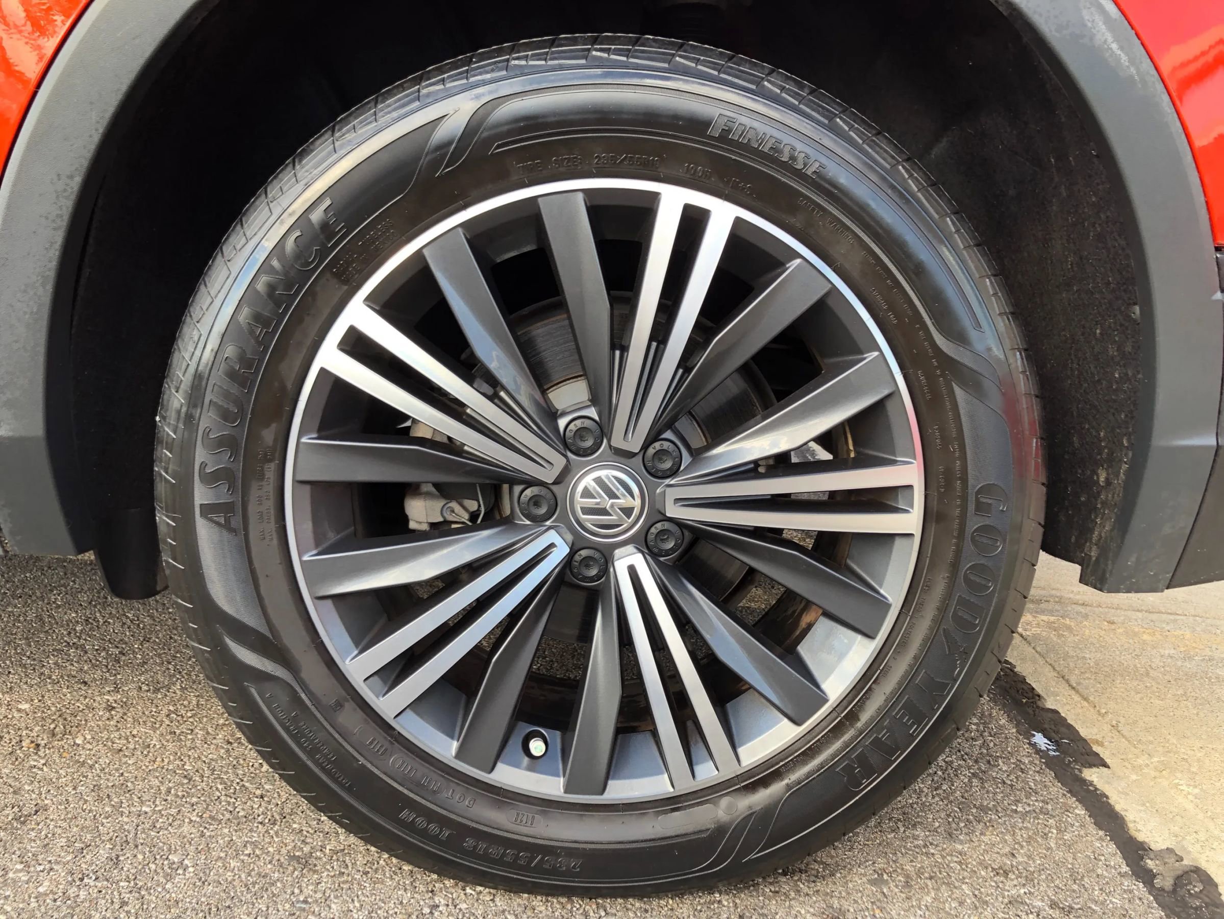 Used 2019 Volkswagen Tiguan SEL image 76