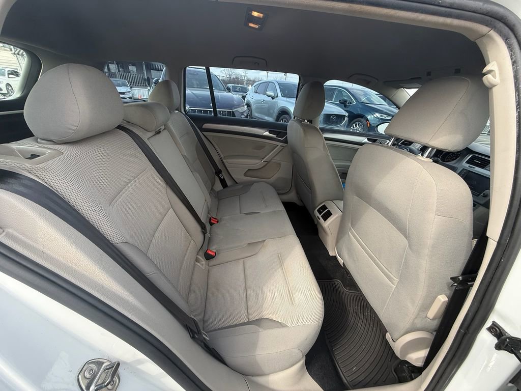 Used 2016 Volkswagen Golf S image 21