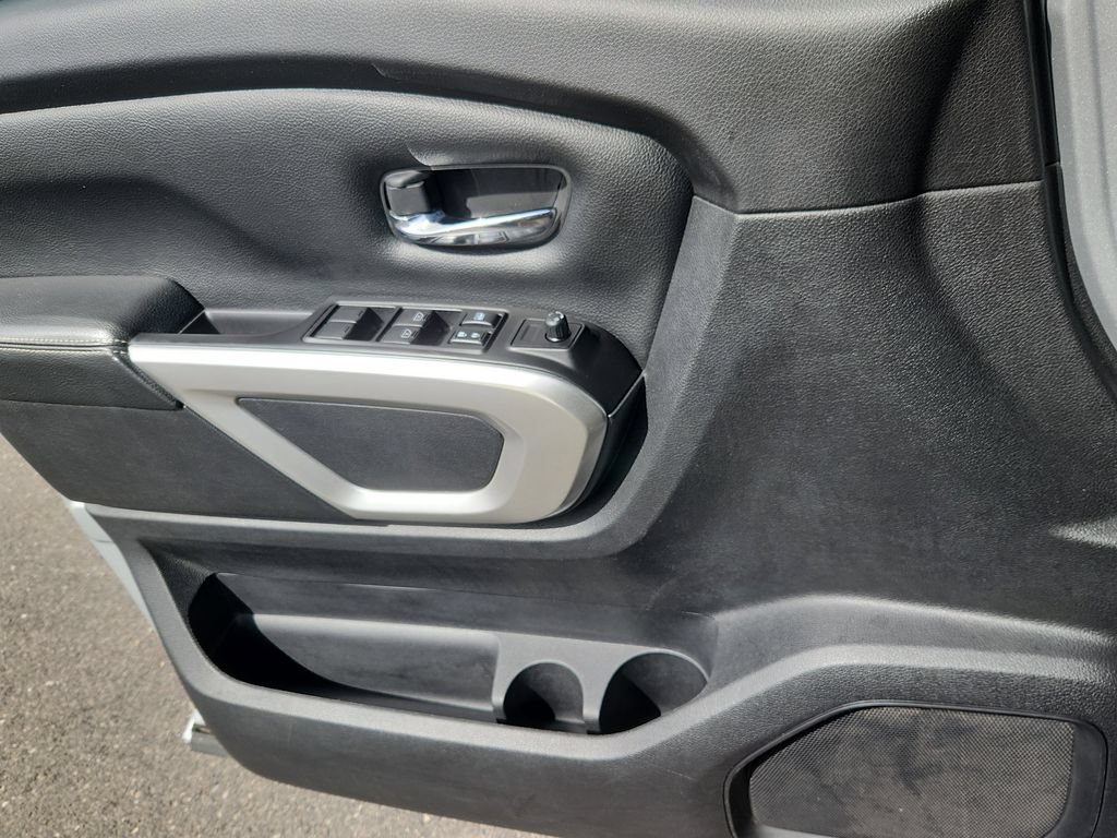 Used 2019 Nissan Titan PRO-4X AWD/4WD image 9