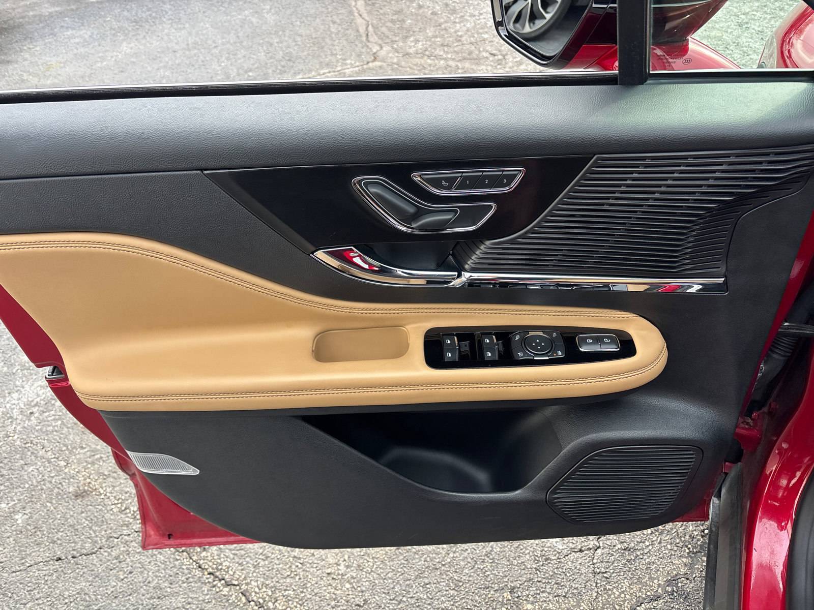 Certified 2022 Lincoln Corsair Reserve w/ Equipment Group 201A image 11