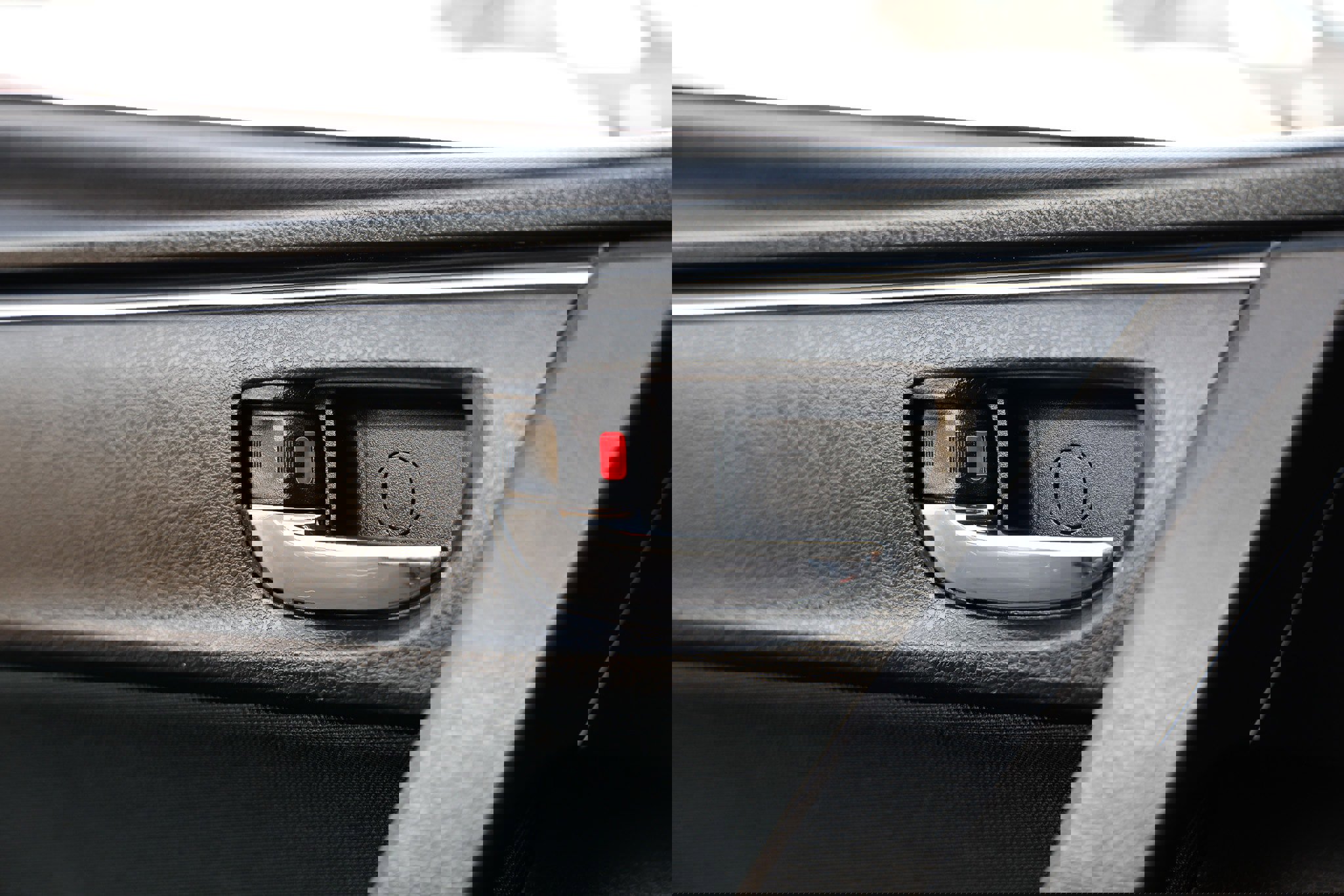 Used 2019 Toyota Corolla LE image 40