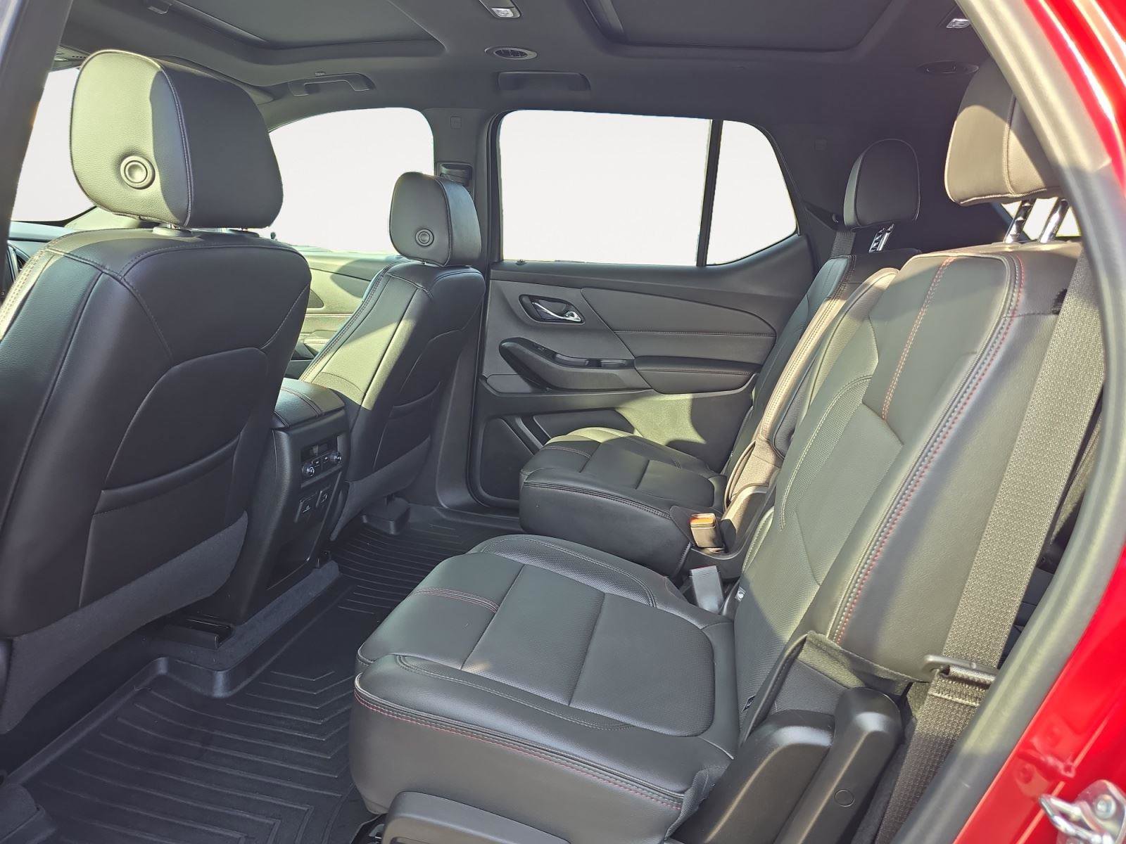 Used 2024 Chevrolet Traverse RS image 19