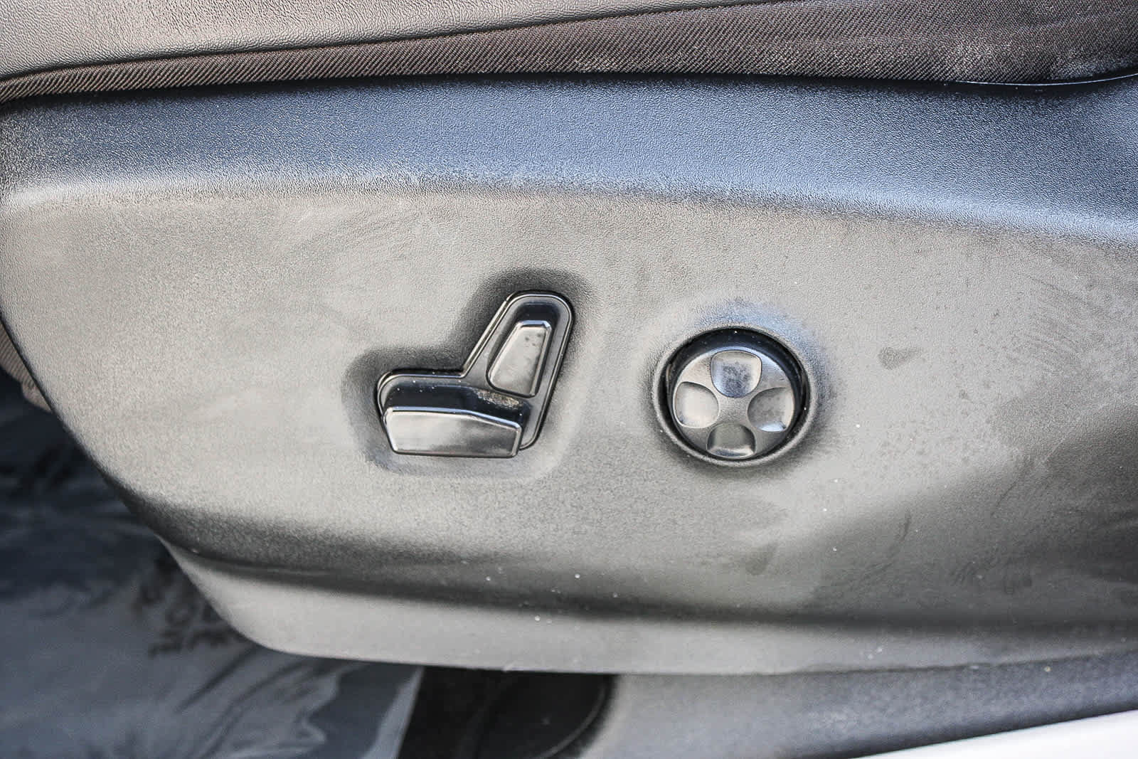 Used 2024 Chrysler Pacifica Touring-L FWD image 21