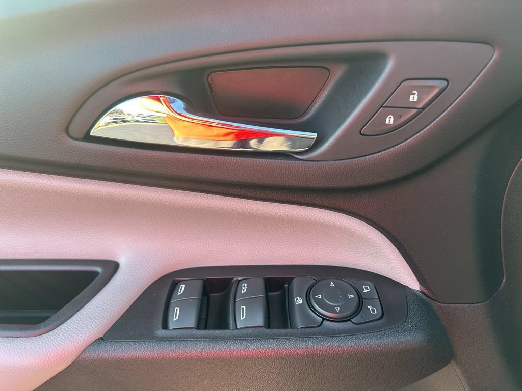 Used 2022 Chevrolet Equinox LS AWD/4WD image 16