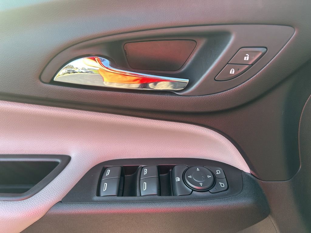 Used 2022 Chevrolet Equinox LS AWD/4WD image 16