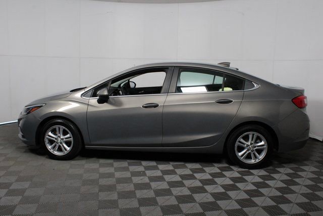 Used 2017 Chevrolet Cruze LT w/ Convenience Package image 4