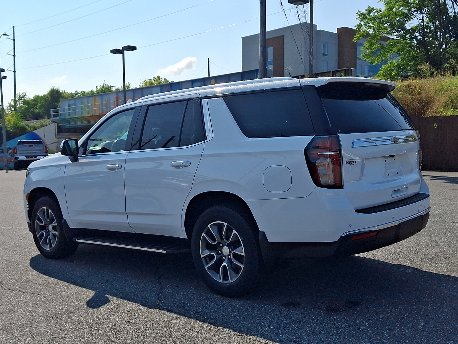Used 2021 Chevrolet Tahoe LT w/ LT Signature Package AWD/4WD image 4