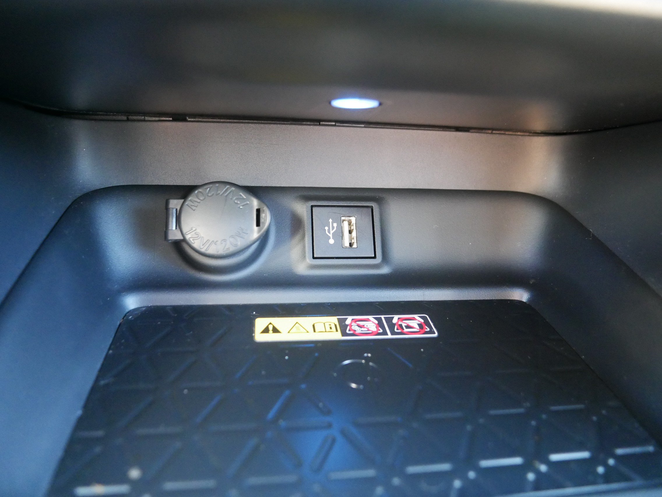 Used 2025 Toyota RAV4 XSE w/ Weather Package AWD/4WD image 33