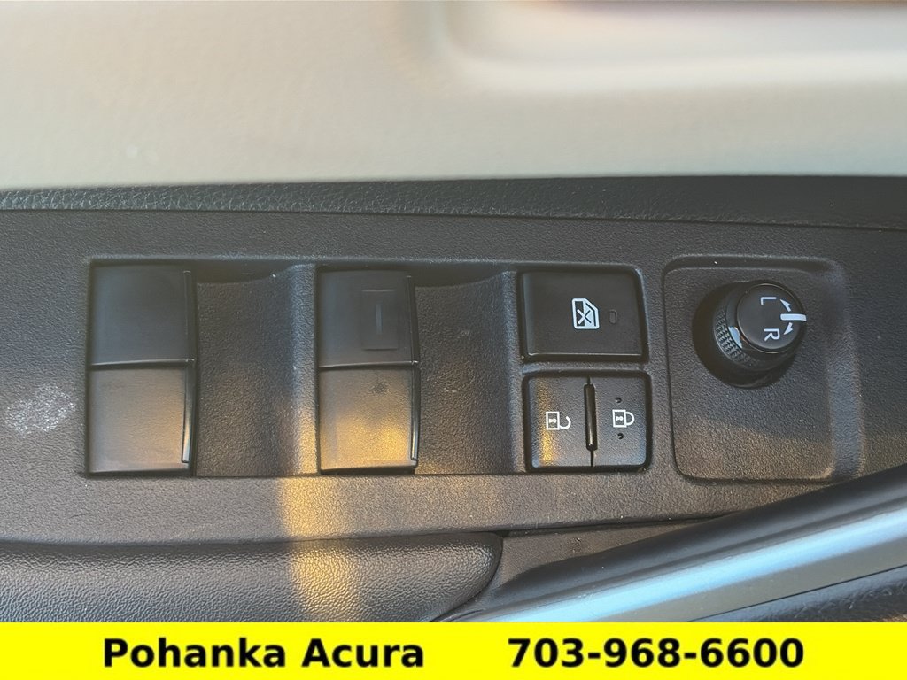Used 2023 Toyota Corolla Cross LE AWD/4WD image 18