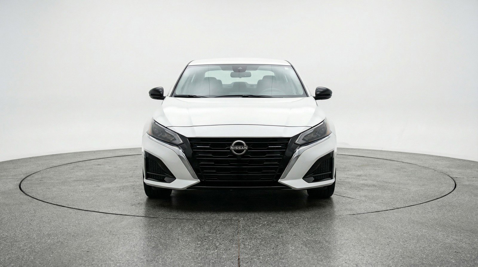 Used 2025 Nissan Altima 2.5 SV FWD image 2