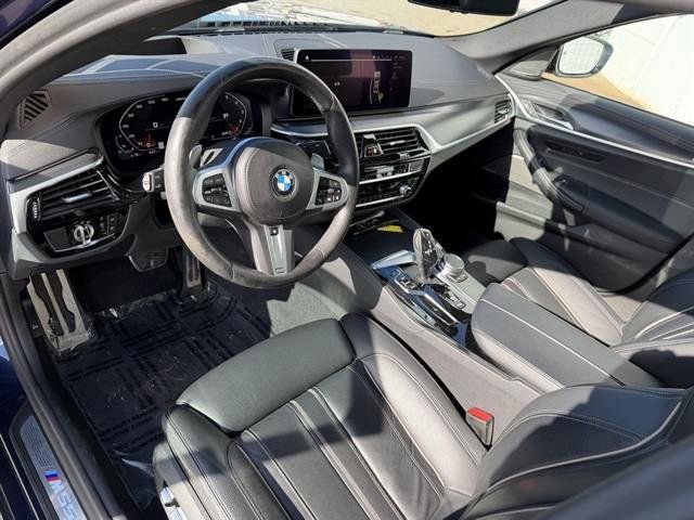 Used 2022 BMW M550i xDrive w/ Premium Package image 2