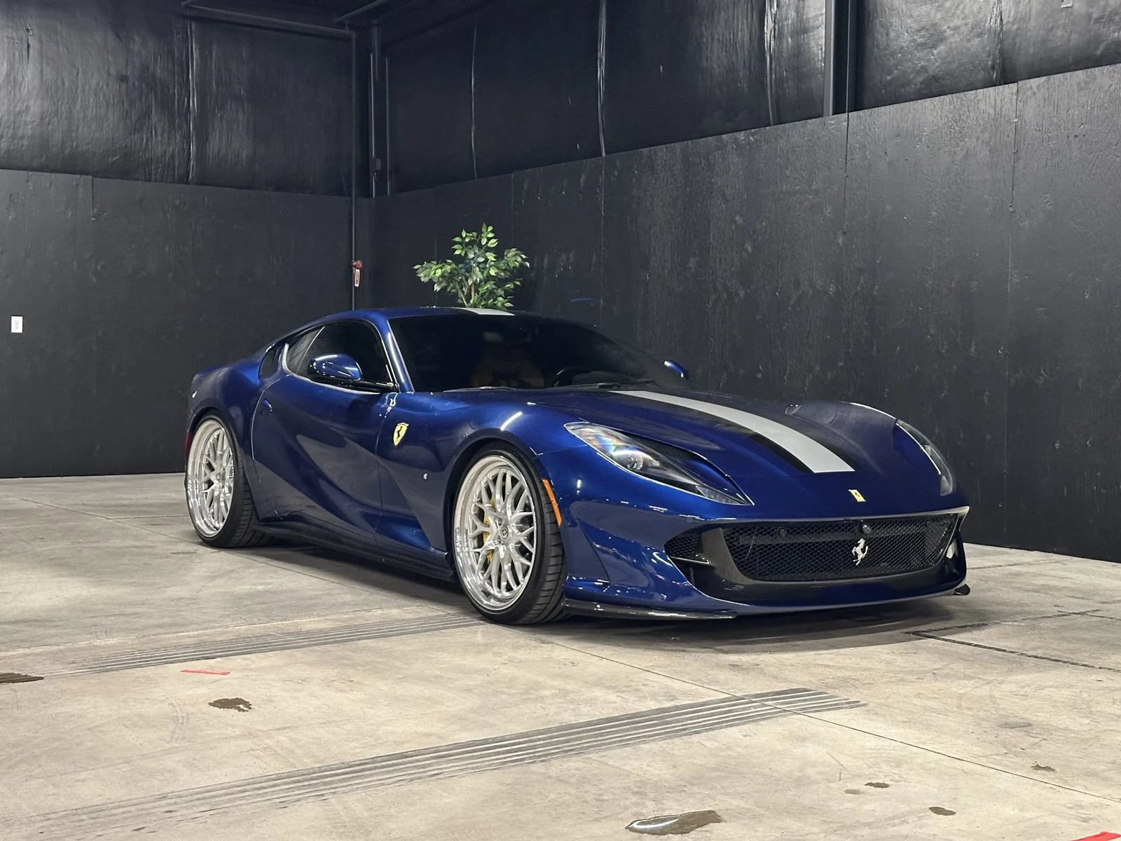 Used 2018 Ferrari 812 Superfast RWD image 6