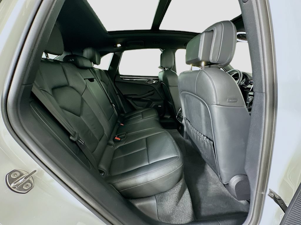 Certified 2022 Porsche Macan AWD/4WD image 30
