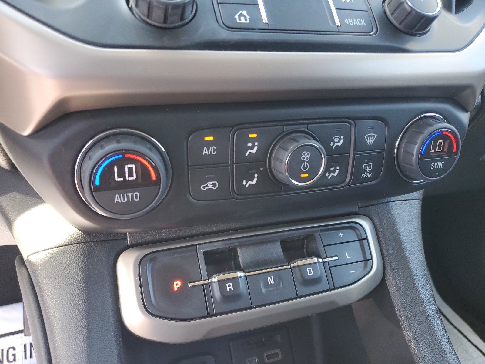 Used 2021 GMC Acadia Denali image 21