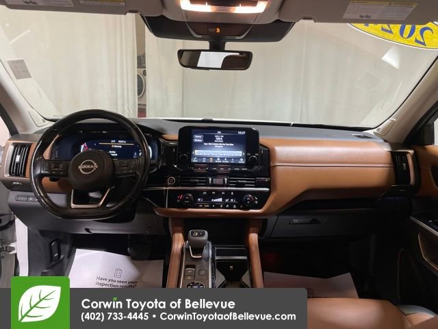 Used 2024 Nissan Pathfinder Platinum image 17