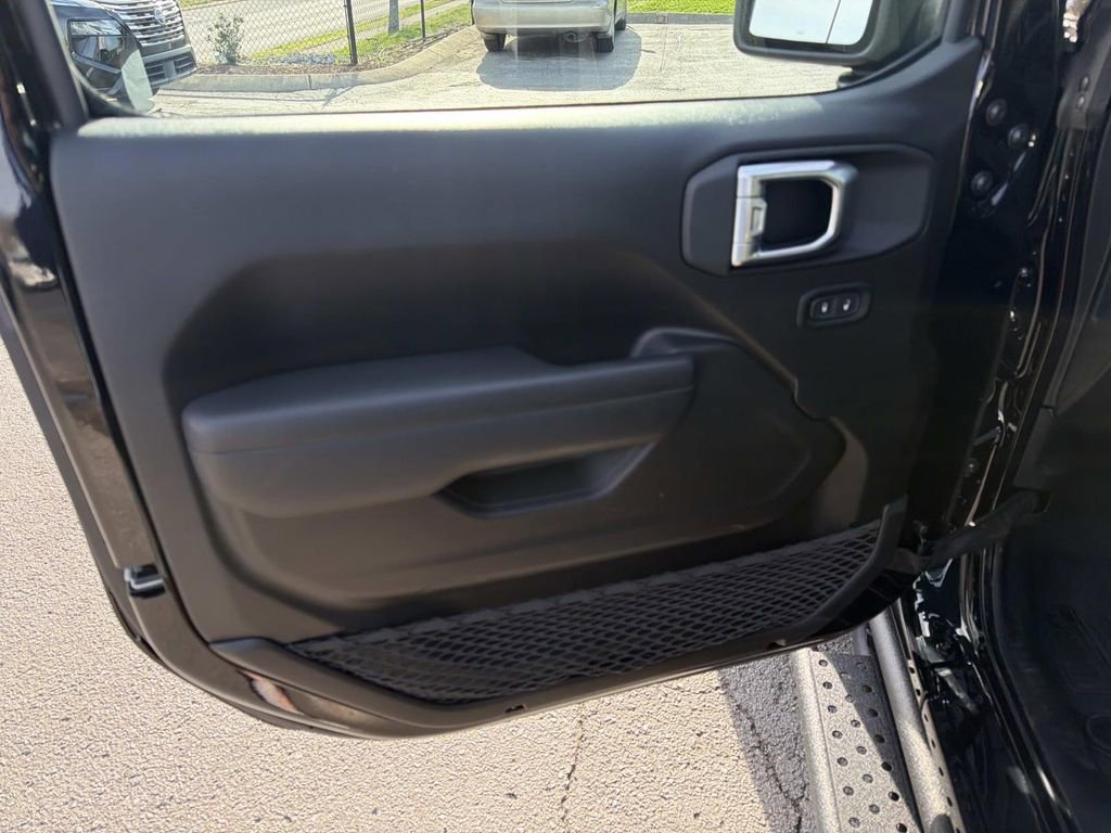 Used 2025 Jeep Gladiator Sport image 19