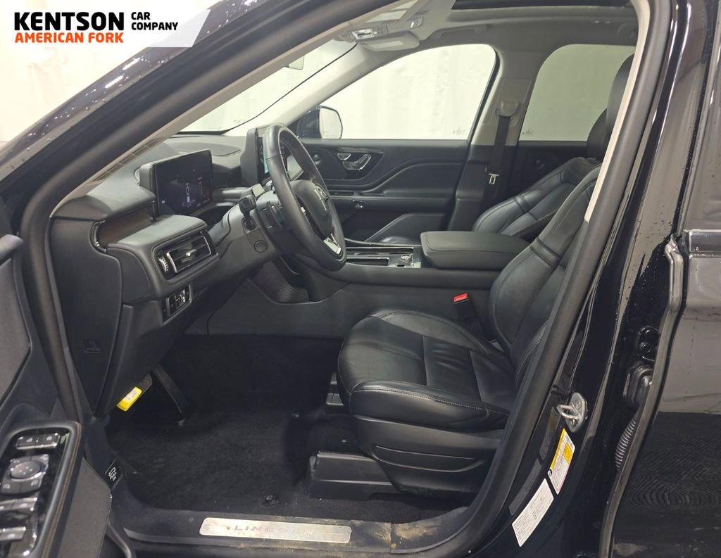 Used 2025 Lincoln Aviator Reserve w/ Jet Appearance Package image 8