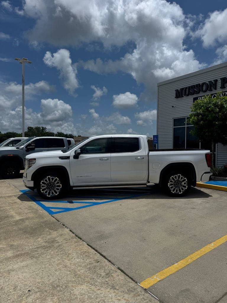 Used 2024 GMC Sierra 1500 Denali Ultimate AWD/4WD image 3