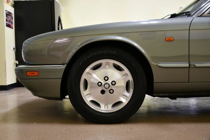 Used 1997 Jaguar XJ6 RWD image 9