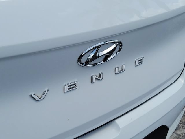 Used 2022 Hyundai Venue Limited w/ Cargo Package FWD image 5