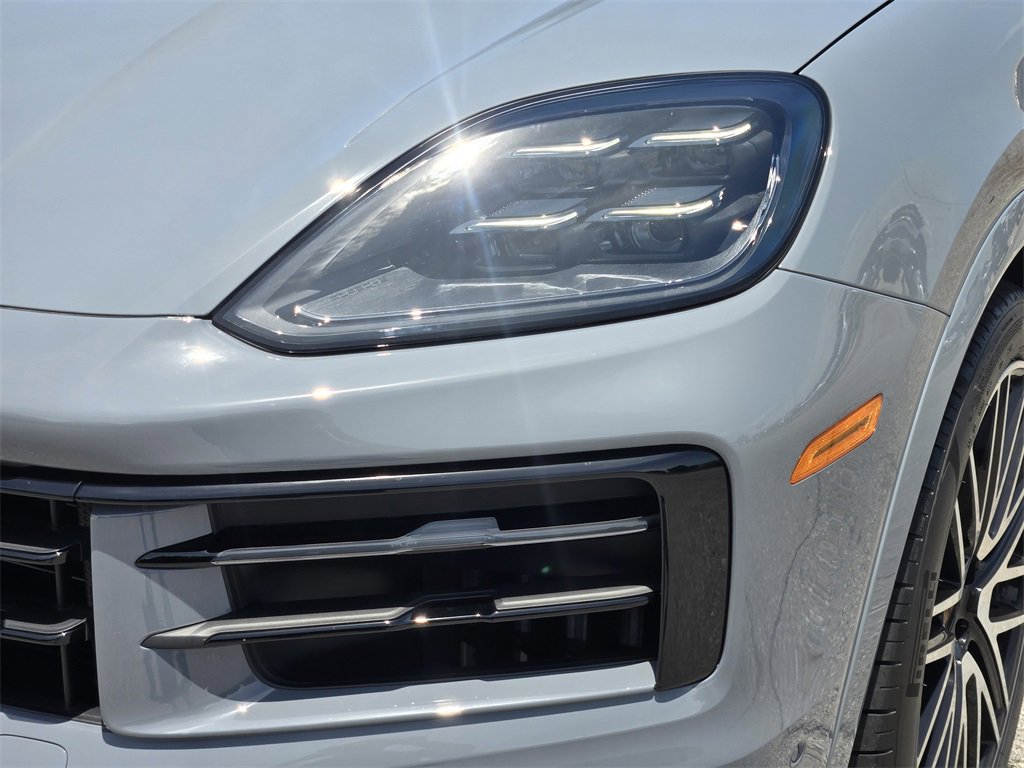 Used 2025 Porsche Cayenne S image 12