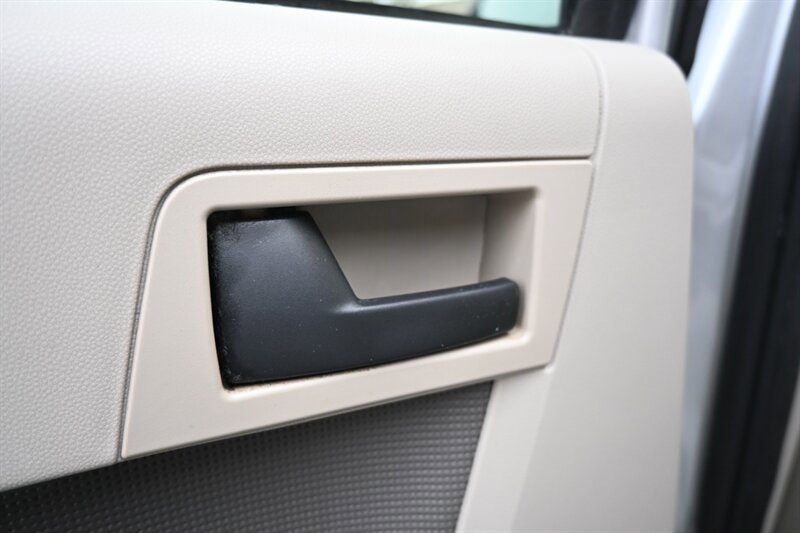 Used 2009 Ford Escape XLT image 38