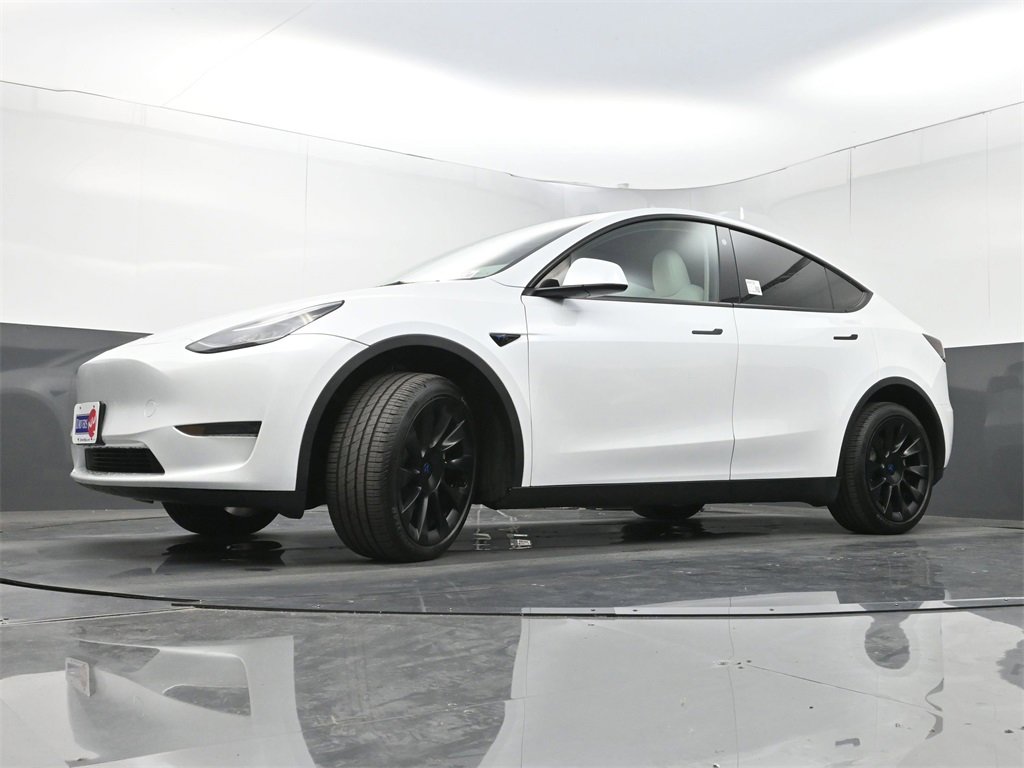 Used 2023 Tesla Model Y Long Range image 24