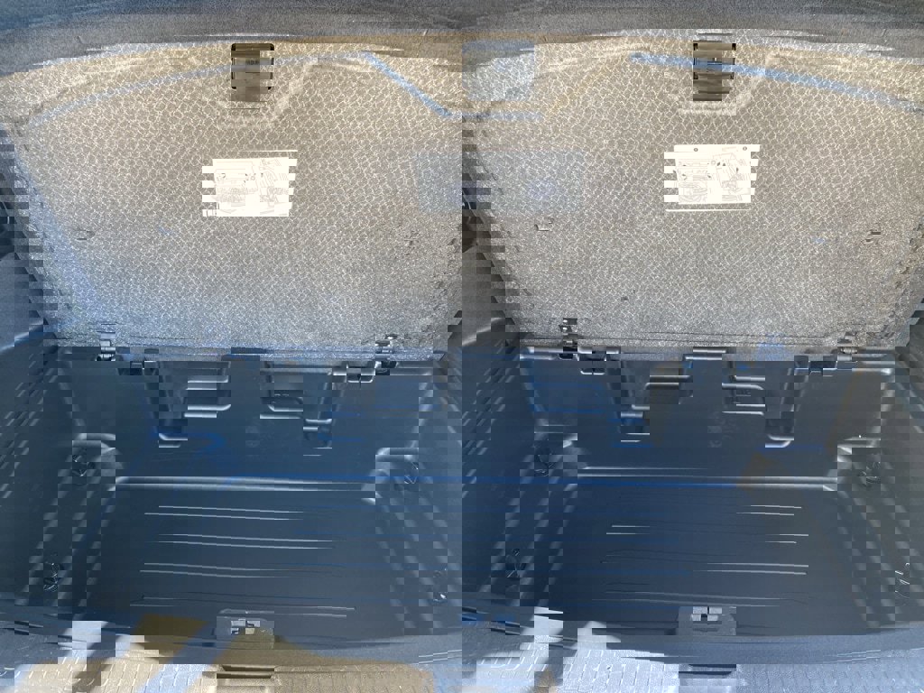 Used 2025 GMC Acadia Elevation image 12