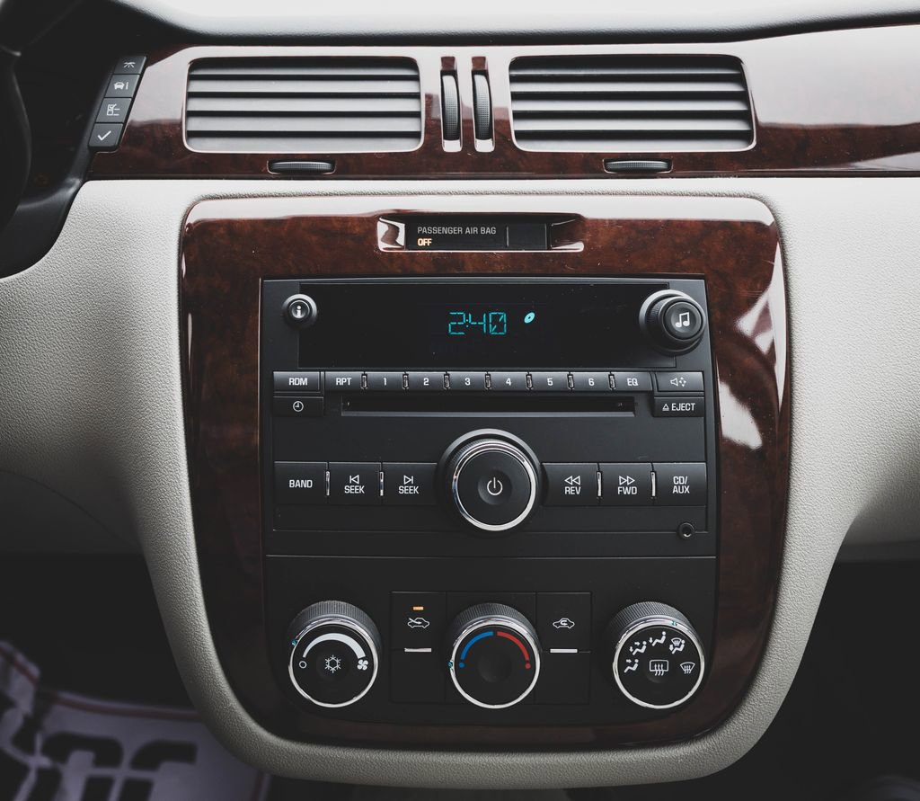 Used 2006 Chevrolet Impala LS FWD image 3