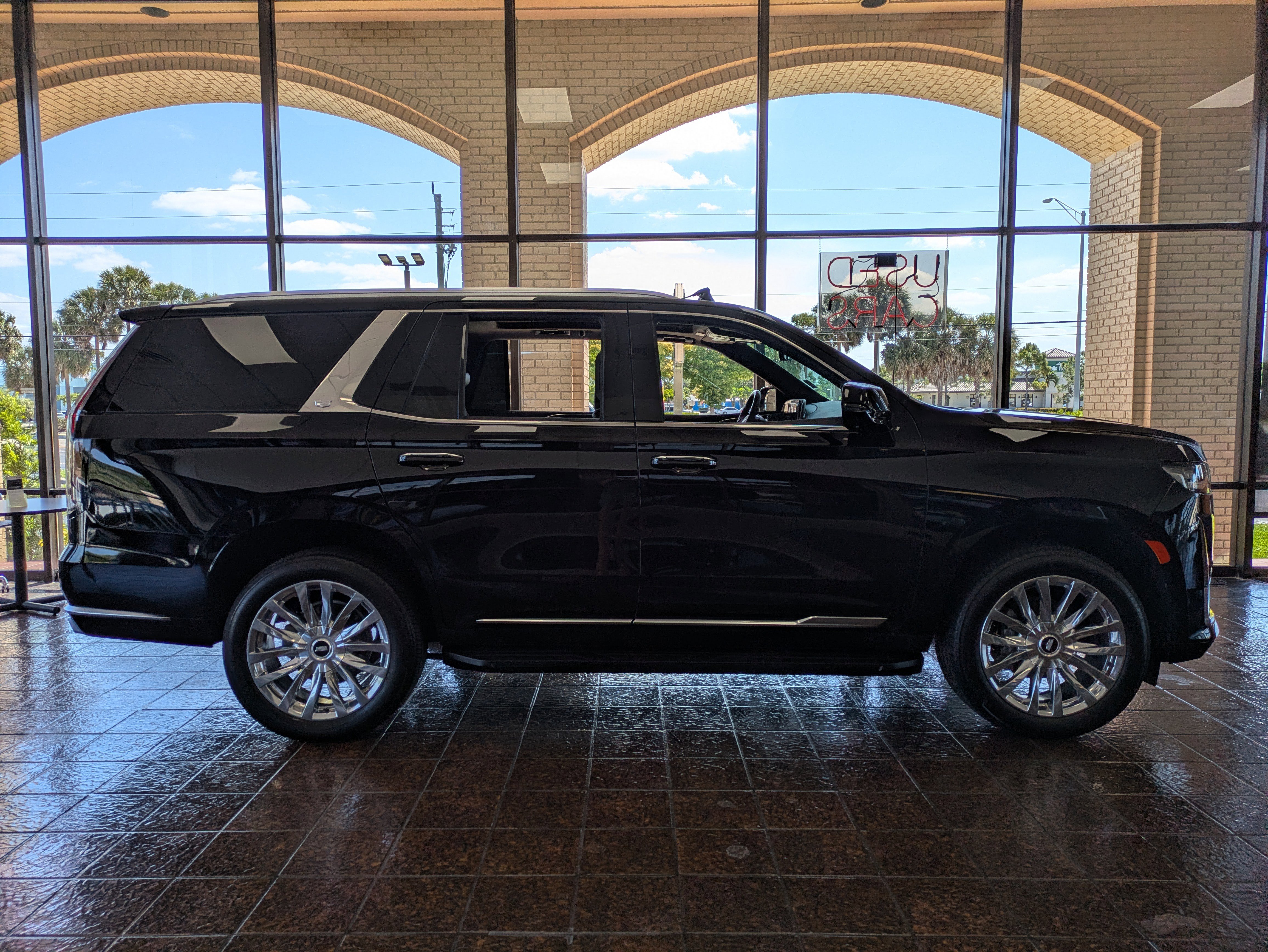 Certified 2024 Cadillac Escalade Premium Luxury AWD/4WD image 6