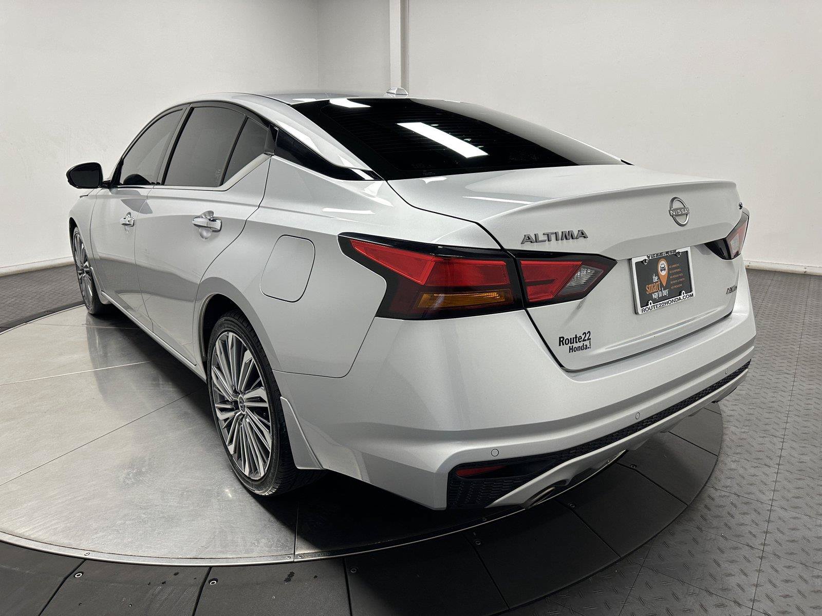 Used 2024 Nissan Altima 2.5 SL AWD/4WD image 10