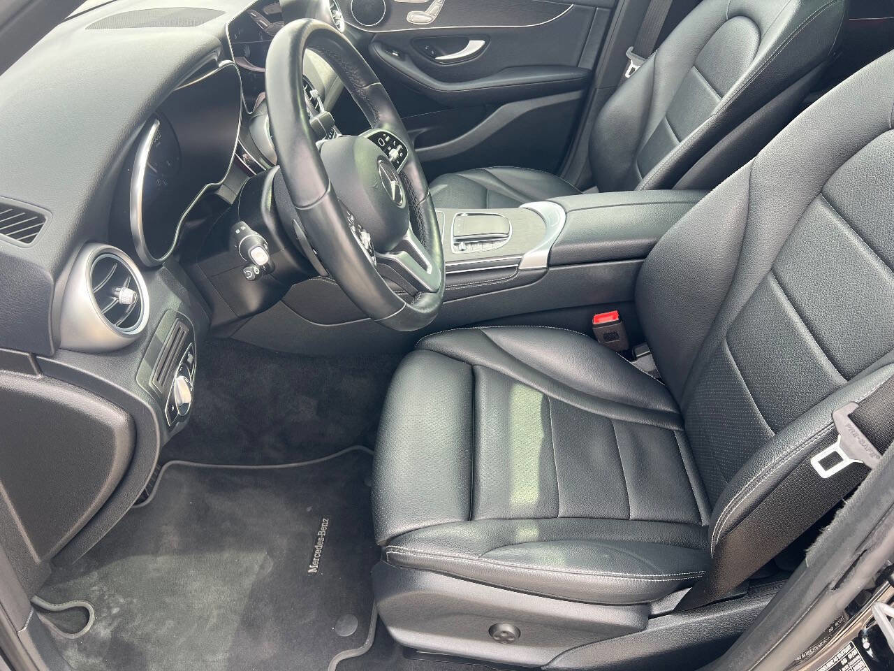 Used 2021 Mercedes-Benz GLC 300 4MATIC image 17