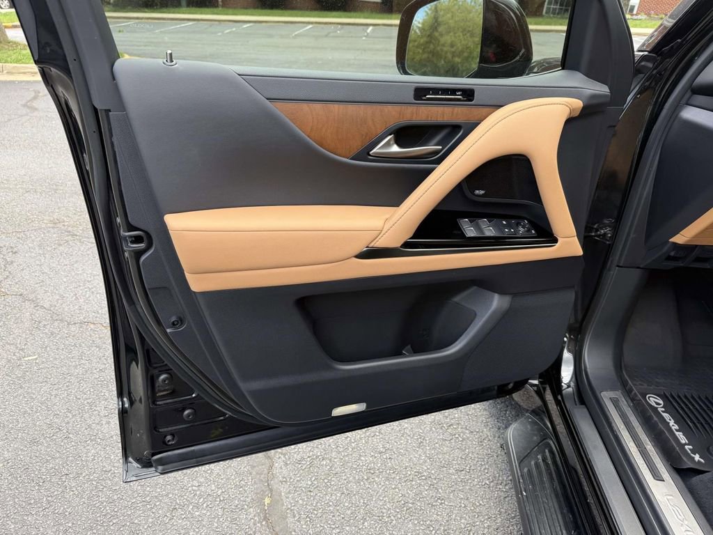 Used 2024 Lexus LX 600 4WD w/ Interior Upgrade Package image 17