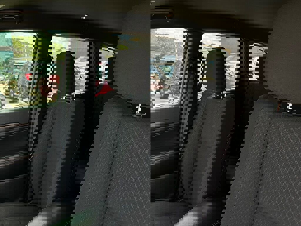 Used 2018 Jeep Grand Cherokee Laredo image 16