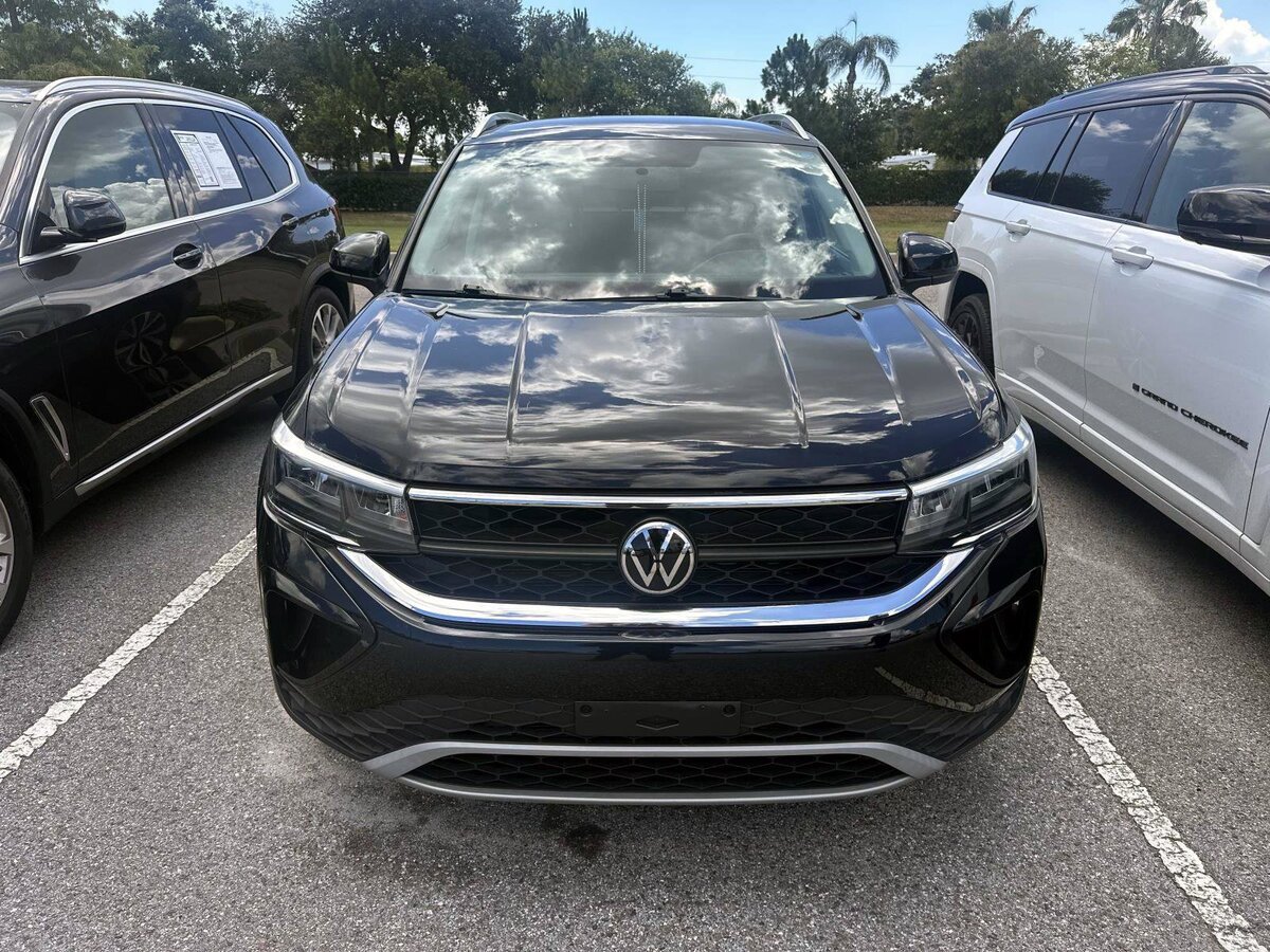 Used 2022 Volkswagen Taos SE AWD/4WD image 2