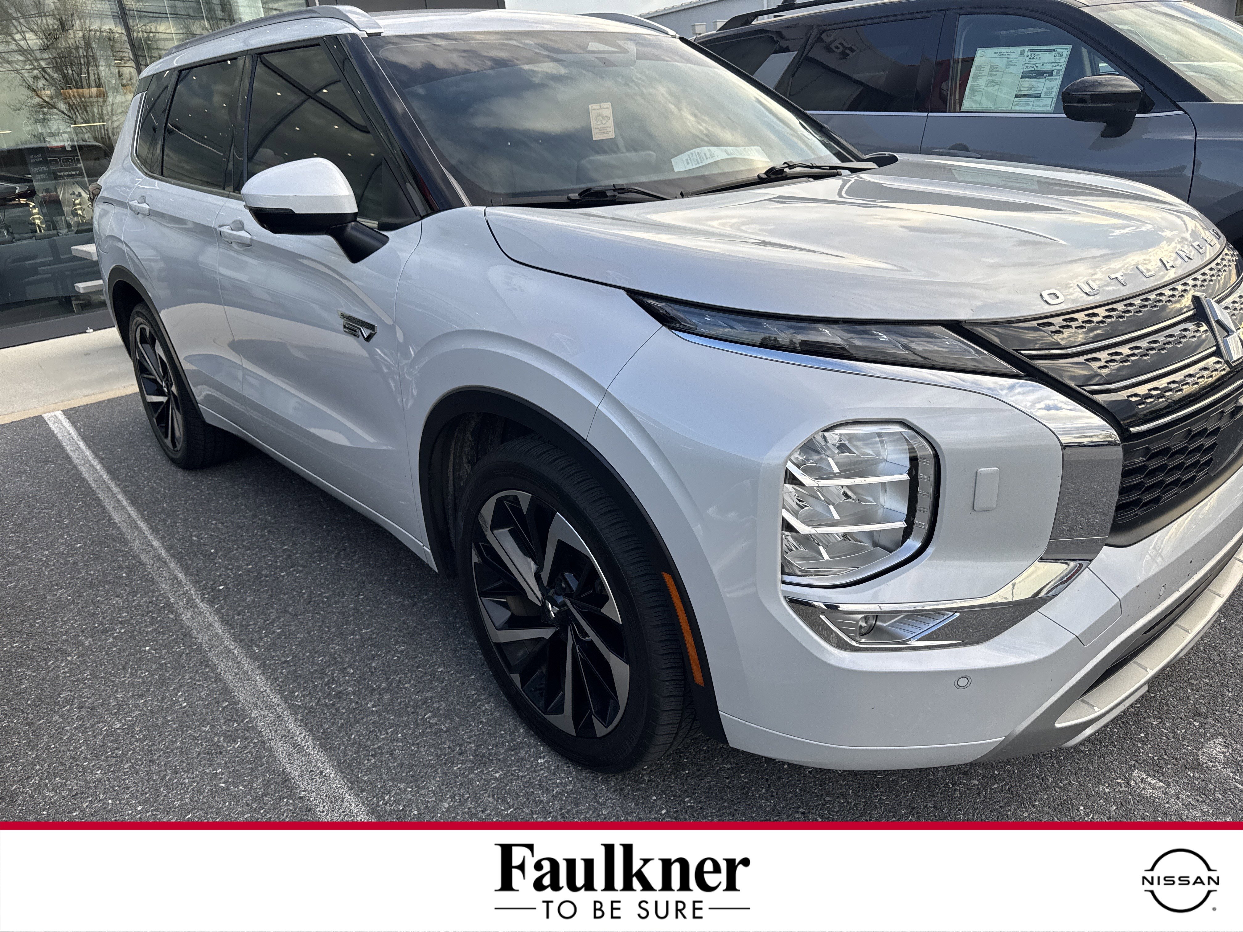 Used 2023 Mitsubishi Outlander SEL image 1