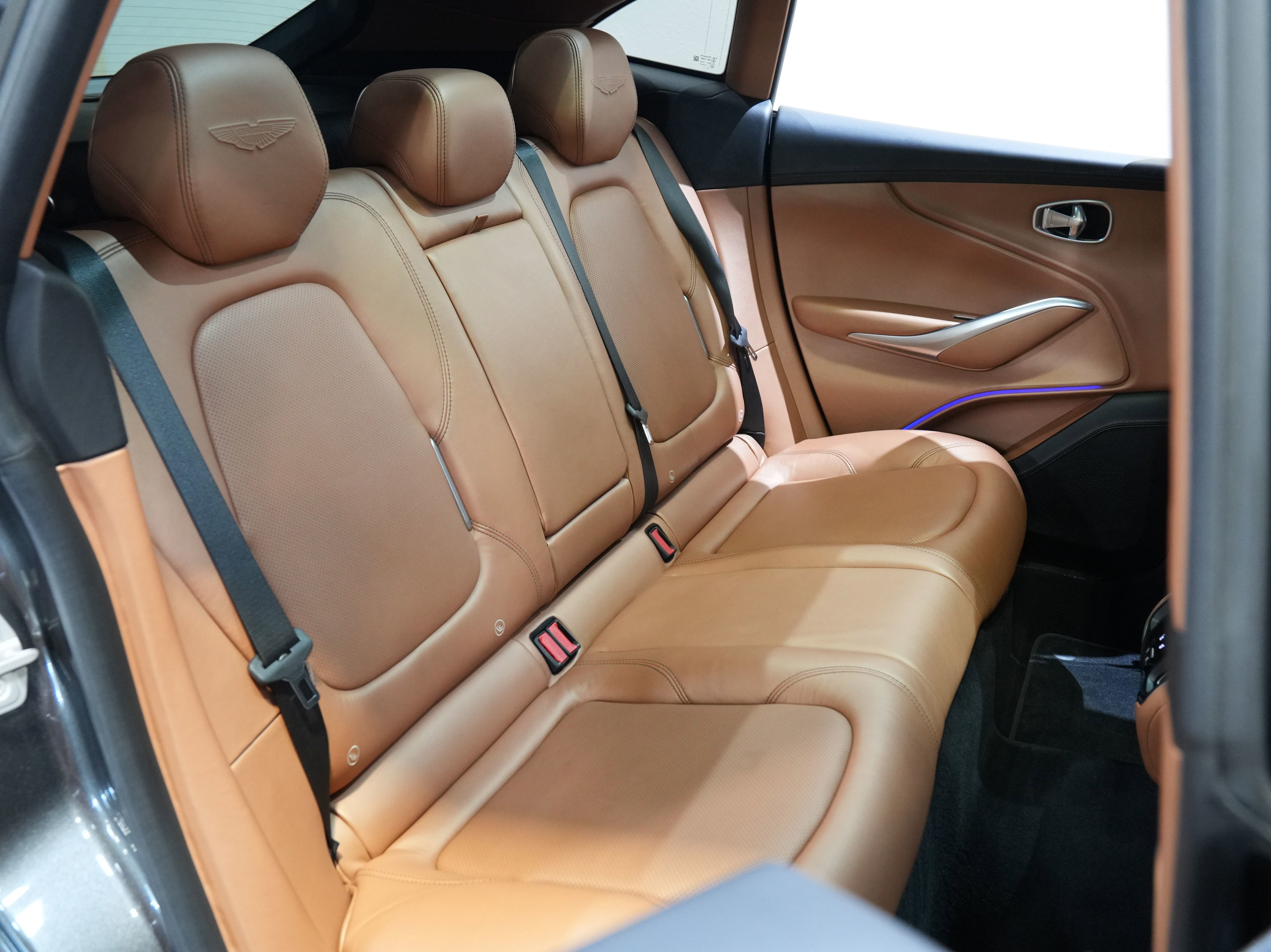 Used 2021 Aston Martin DBX AWD/4WD image 36