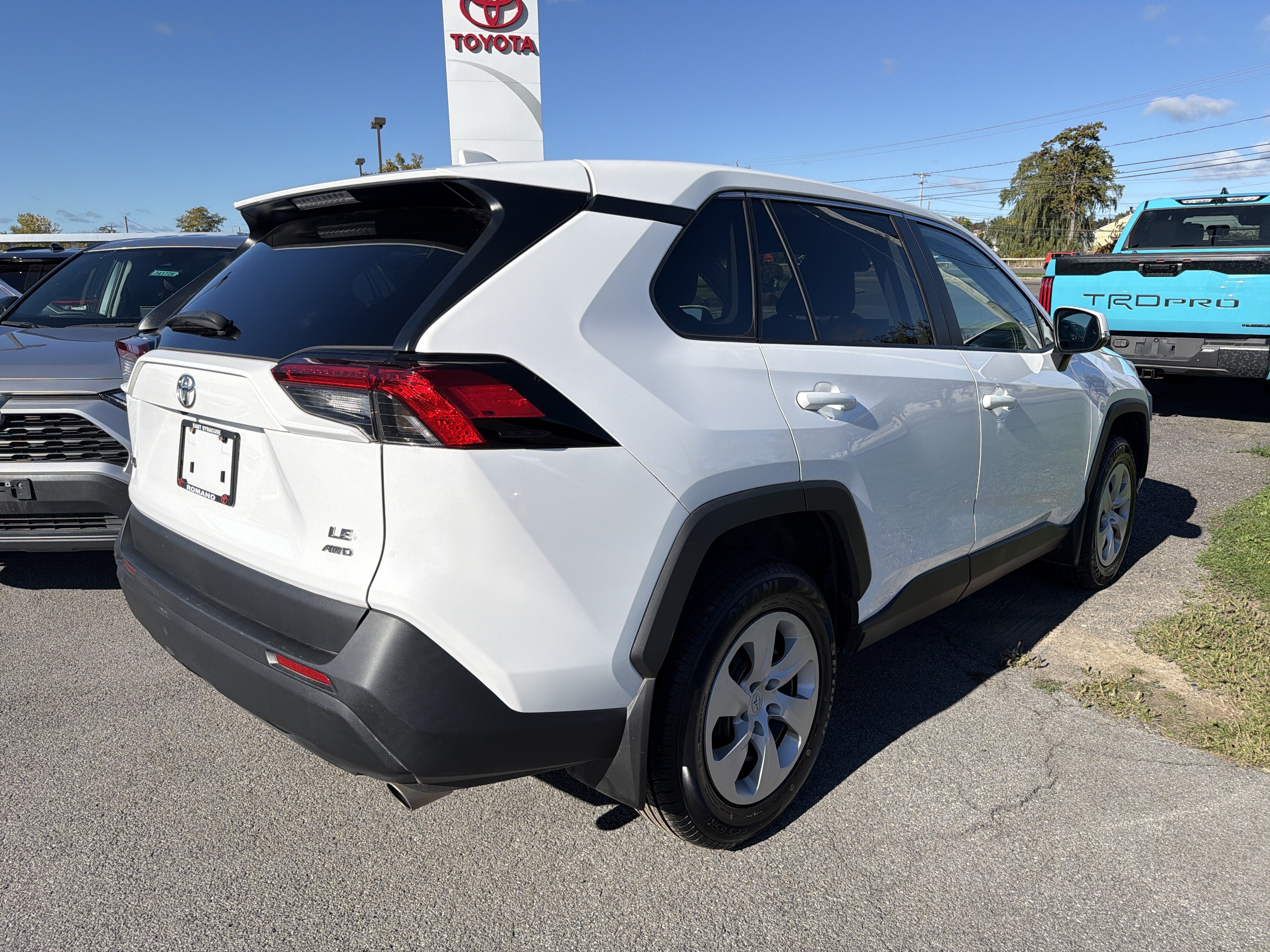 Used 2023 Toyota RAV4 LE AWD/4WD image 6