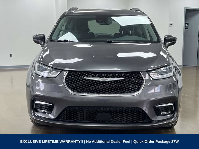 Used 2021 Chrysler Pacifica Touring w/ Cold Weather Group FWD image 2