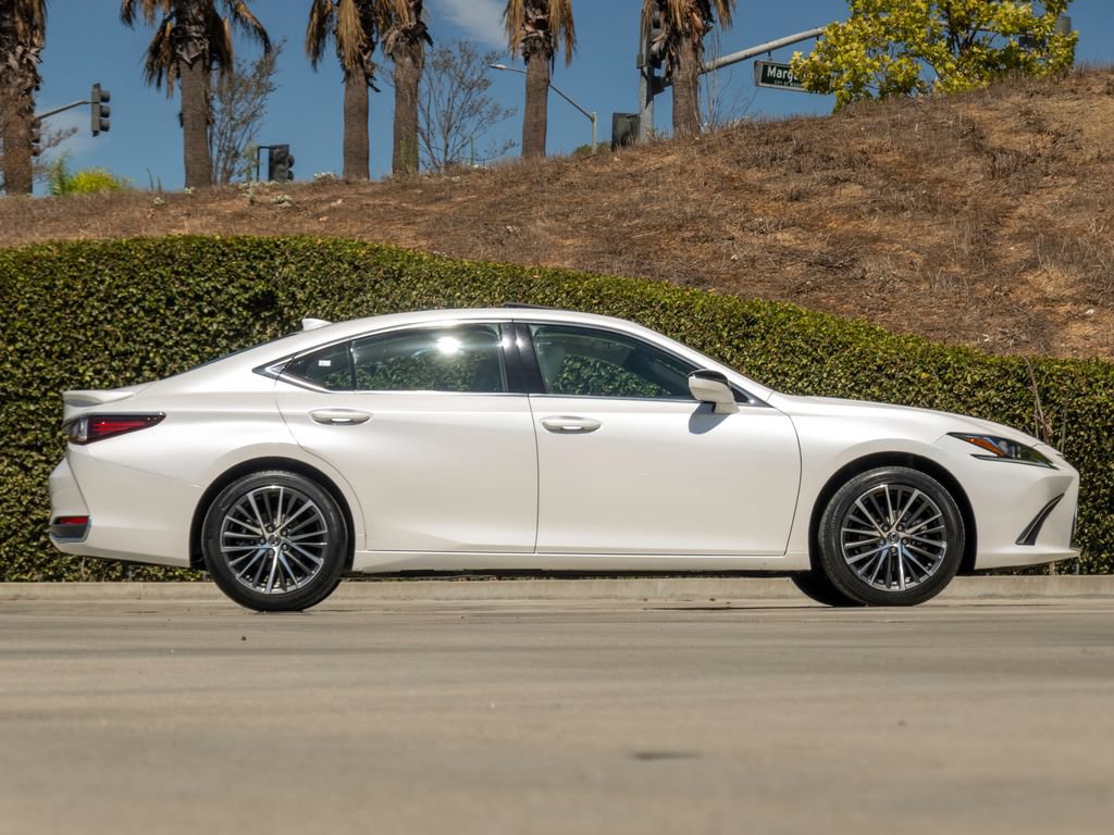 Certified 2023 Lexus ES 300h w/ Premium Package FWD image 9