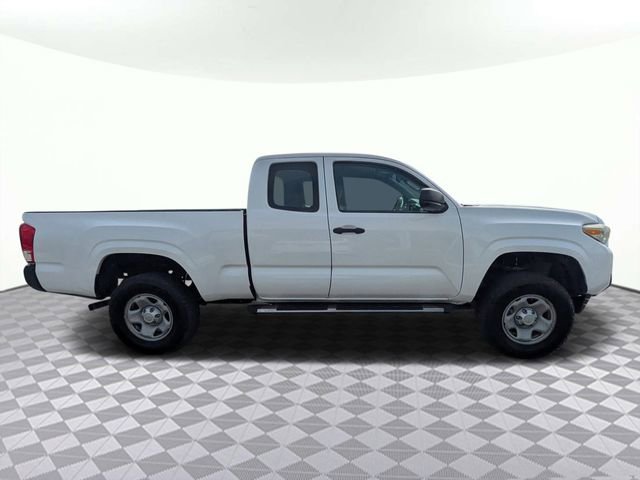 Used 2017 Toyota Tacoma SR image 3