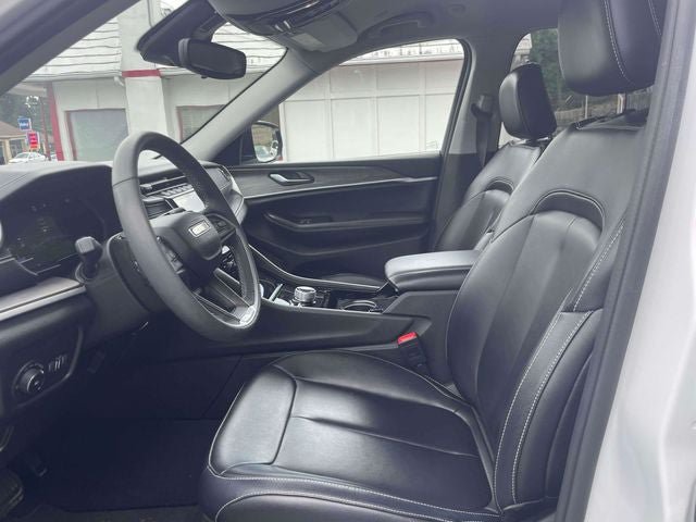Used 2023 Jeep Grand Cherokee L Limited AWD/4WD image 18