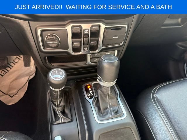 Used 2022 Jeep Wrangler Unlimited Sahara w/ Cold Weather Group AWD/4WD image 17
