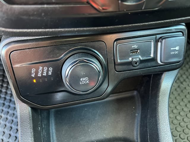 Used 2022 Jeep Renegade Latitude AWD/4WD image 21